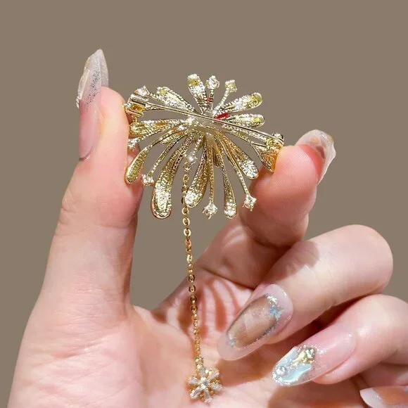 Vintage Gold Tassel Flower Brooch Elegant - Picture 6 of 6